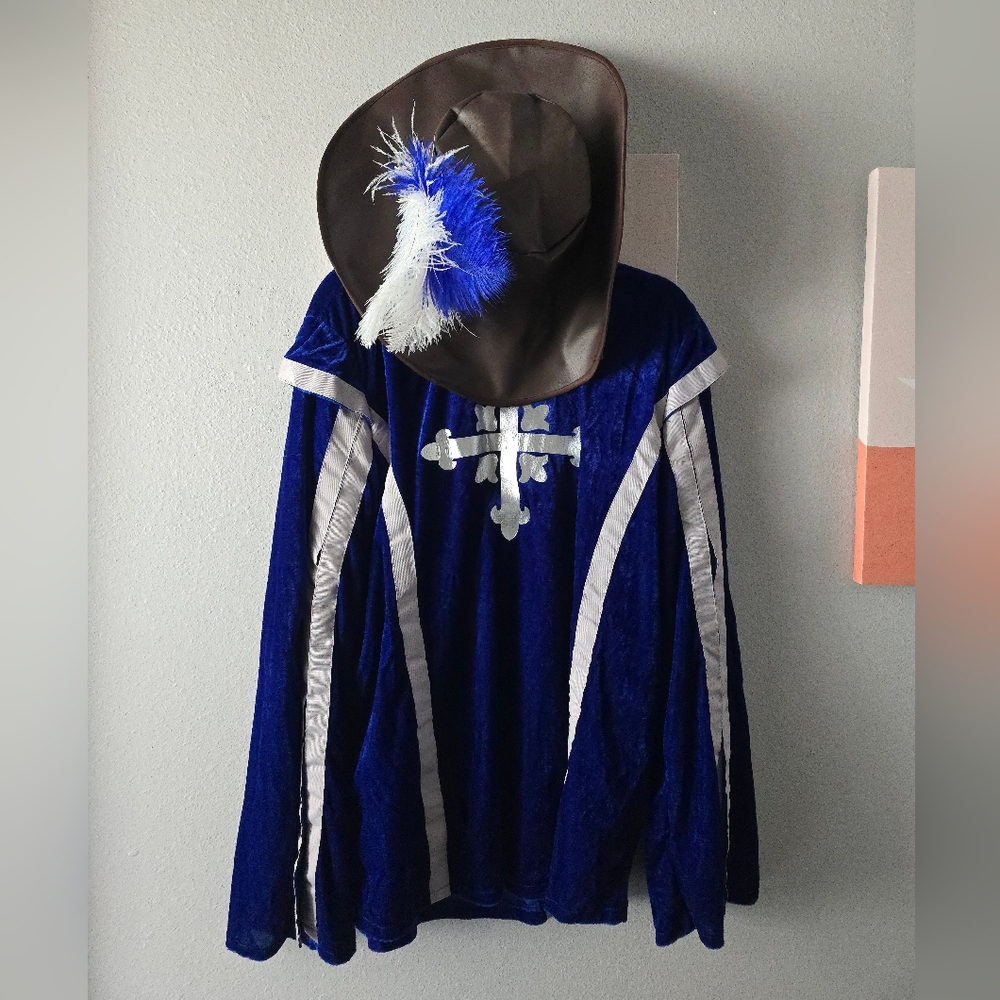 L Men's Musketeer Halloween Costume
